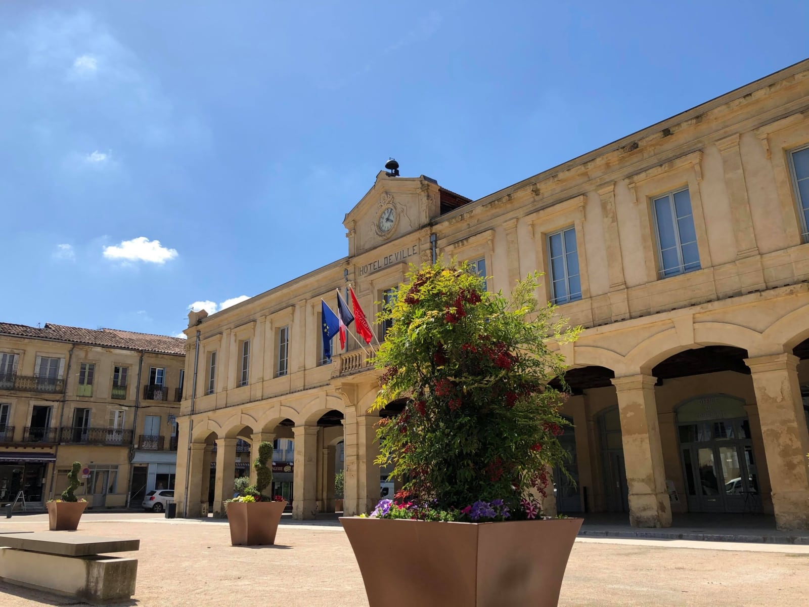 boulogne-sur-gesse.
town hall