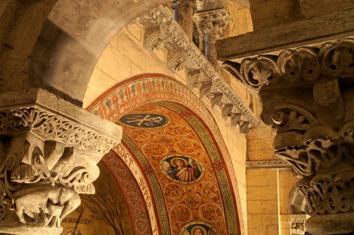 collegiate church interior