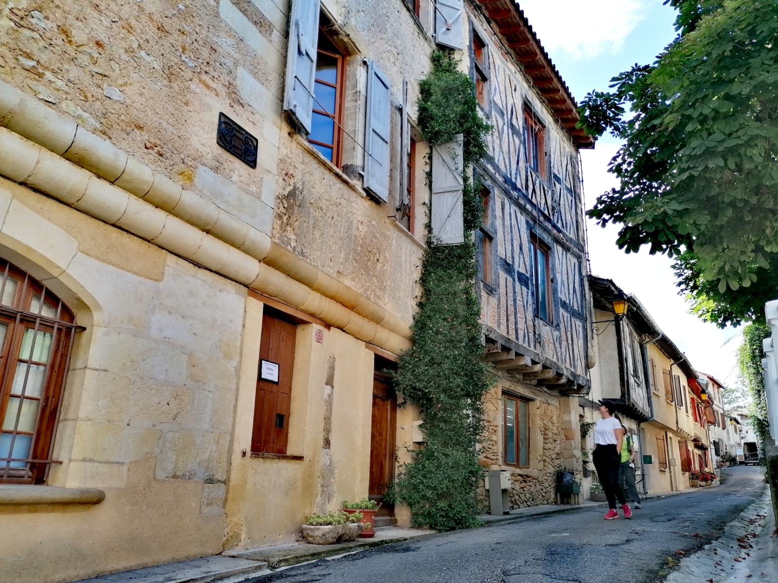 Aurignac.
casas antiguas de piedra y entramado de madera